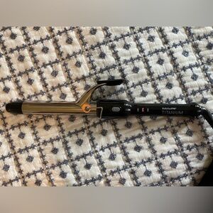BaByliss PRO Titanium 1inch curling iron…
